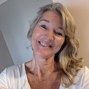 Meet your Posher, Eva